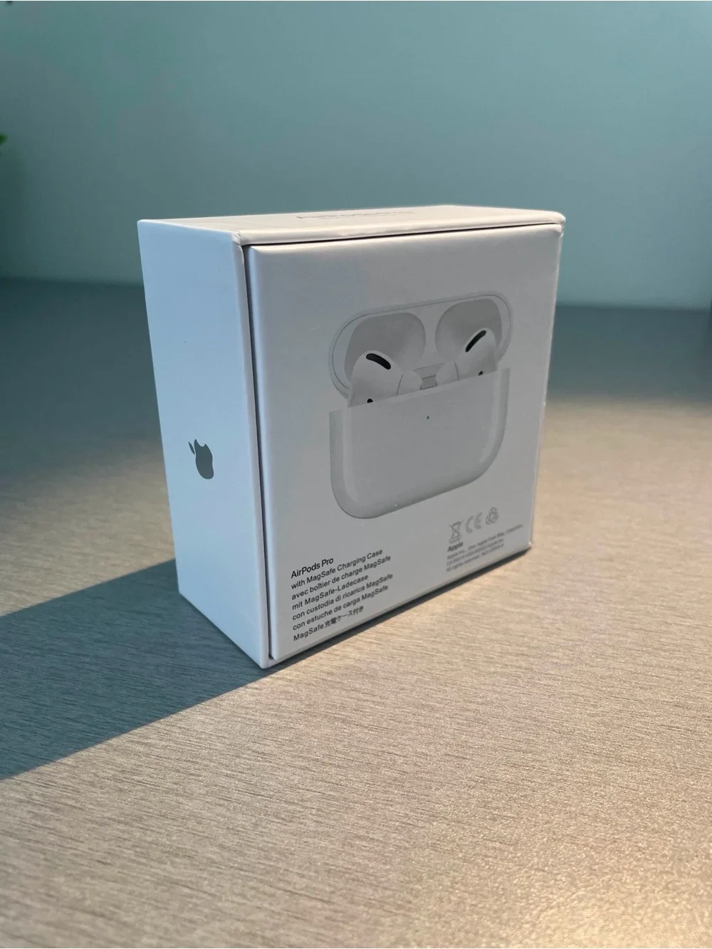 Apple AirPods Pro in White — Wireless Noise‑Cancelling Earbuds